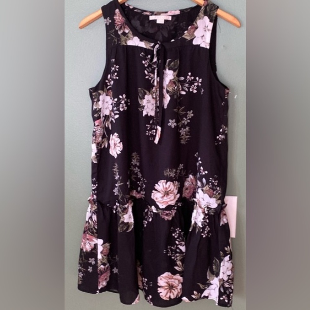 C & E black floral sleeveless ruffled hem string casual flowy dress, size M
